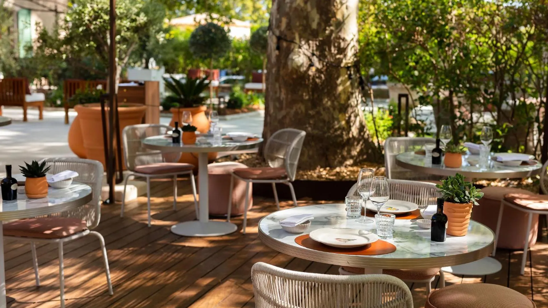 Hotel Et Restaurant La Bastide Bourrelly - Mathias Dandine 까브리에
