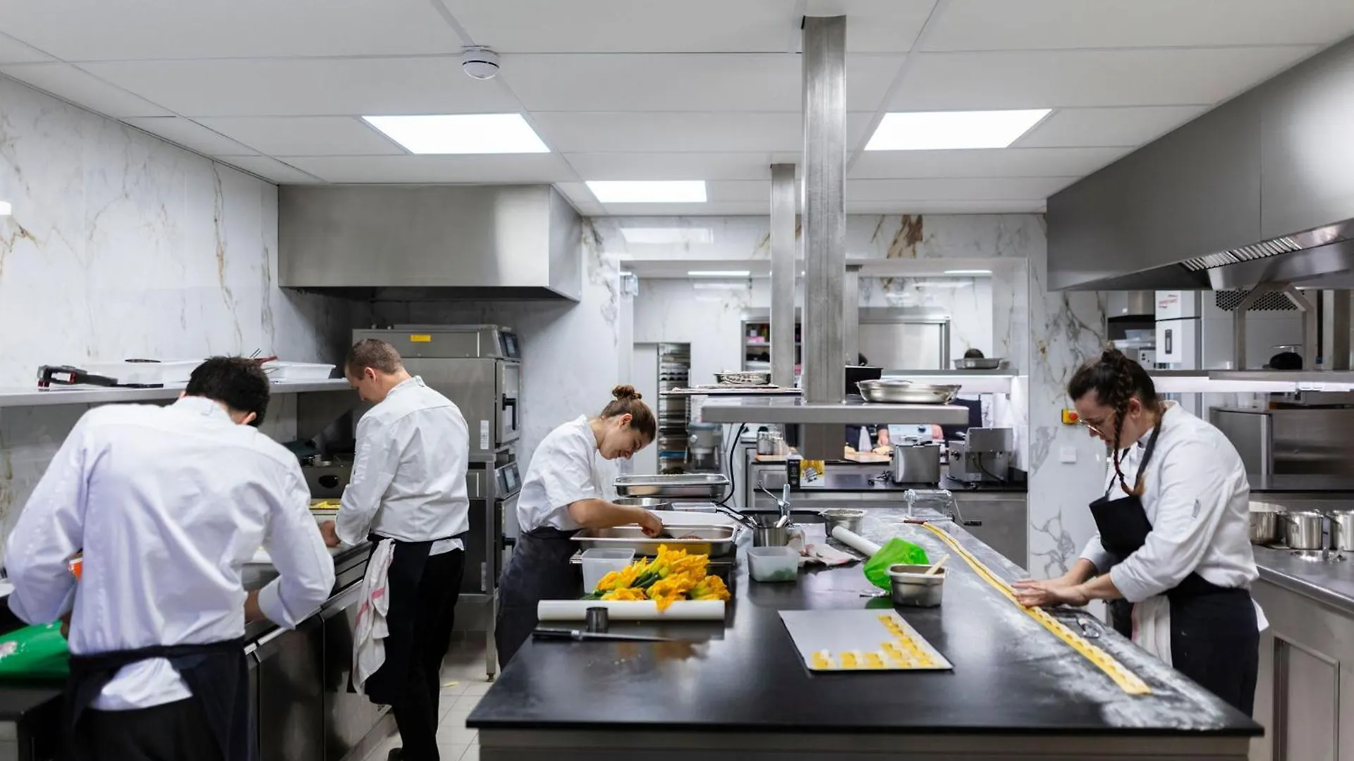 Hotel Et Restaurant La Bastide Bourrelly - Mathias Dandine 까브리에