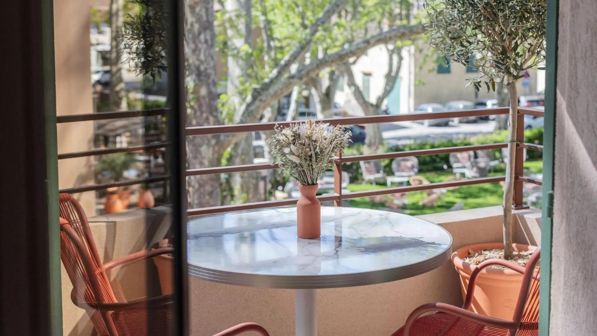 Hotel Et Restaurant La Bastide Bourrelly - Mathias Dandine 까브리에